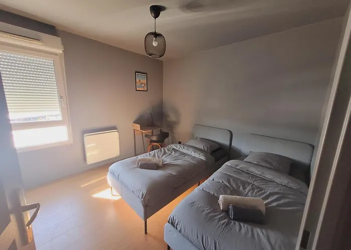 Bel Contemporain Proche Des Commodités