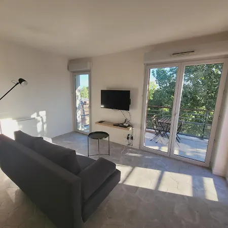 Bel Contemporain Proche Des Commodites